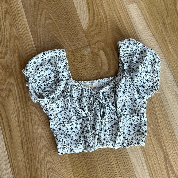 Cute crop blouse - Picture 1 of 3